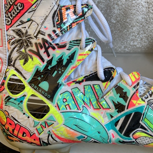 Under Armour cleats sz 11 lightly used in great shape with great graffics - Picture 6 of 9